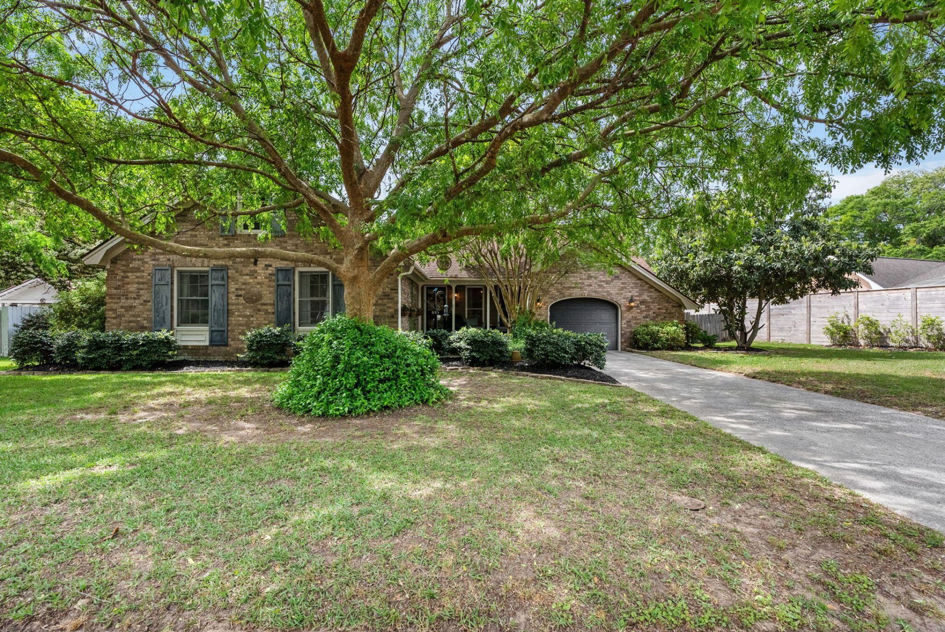 971 Foxcroft Road Photo 1