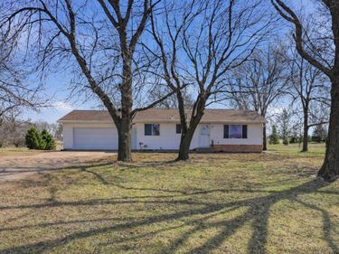 28761 Sleepy Hollow Road, Winthrop, MN 55396