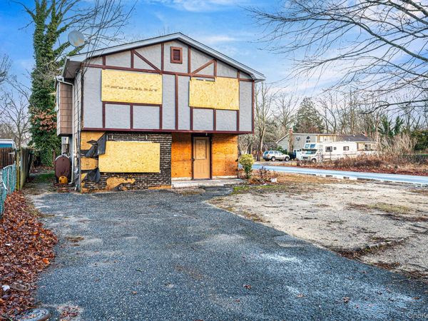 53 Hounslow Road , Shirley, NY 11967