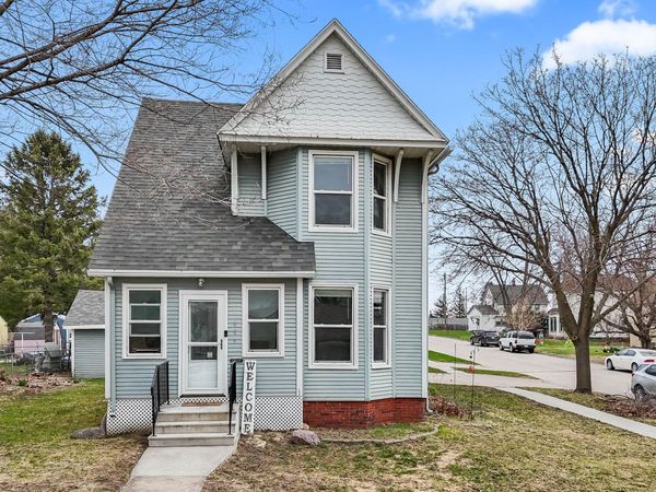 605 10th Street, Nevada, IA 50201