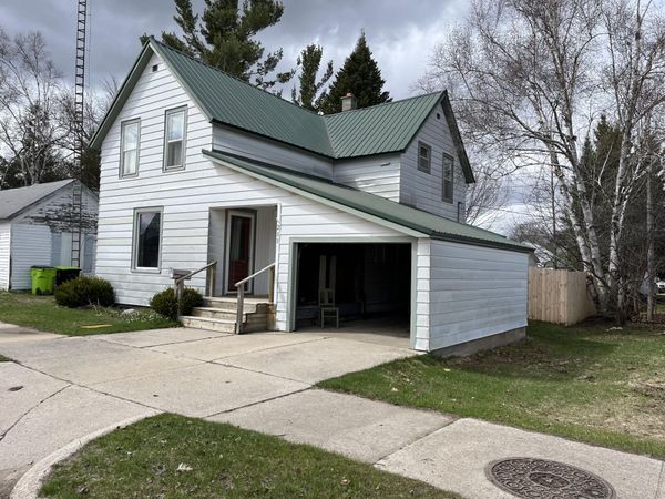 211 E Mcmillan AVE, Newberry, MI 49868