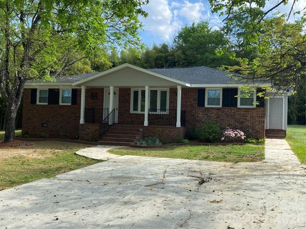 102 Mcdowell Street, Great Falls, SC 29055