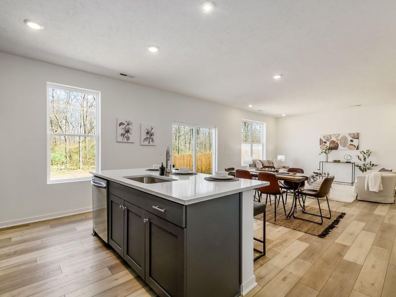 324 Postle Boulevard, Columbus, OH 43228 Photo 10