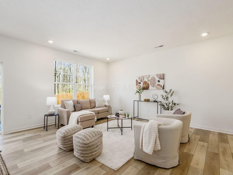 324 Postle Boulevard, Columbus, OH 43228 Photo 2