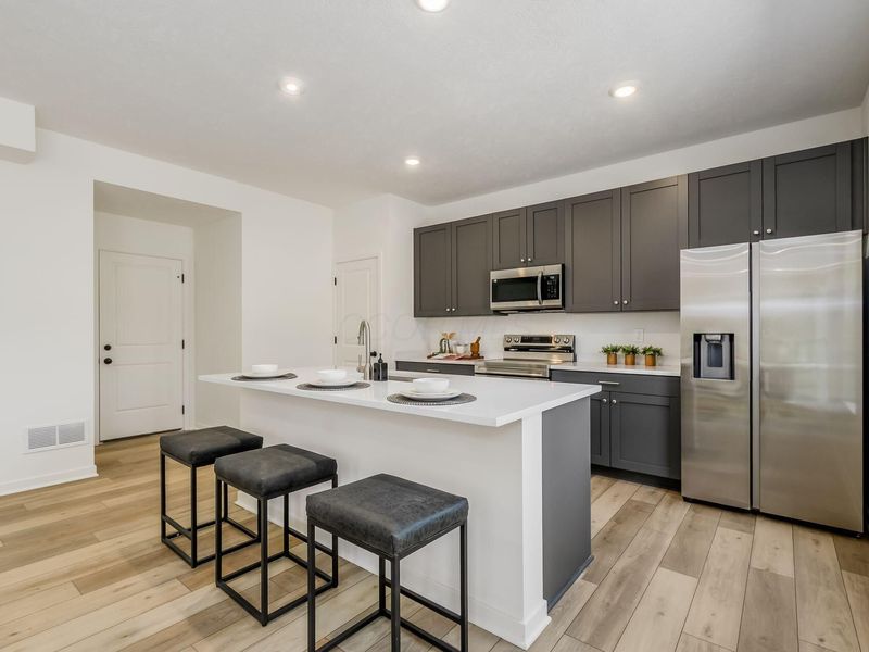 324 Postle Boulevard, Columbus, OH 43228 Photo 8