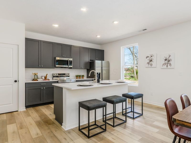 324 Postle Boulevard, Columbus, OH 43228 Photo 9