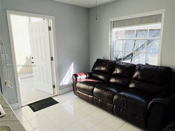 18901 NW 77th Ct , Hialeah, FL 33015