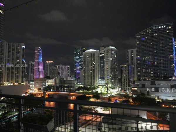 690 SW 1 CT , Unit 1722, Miami, FL 33130