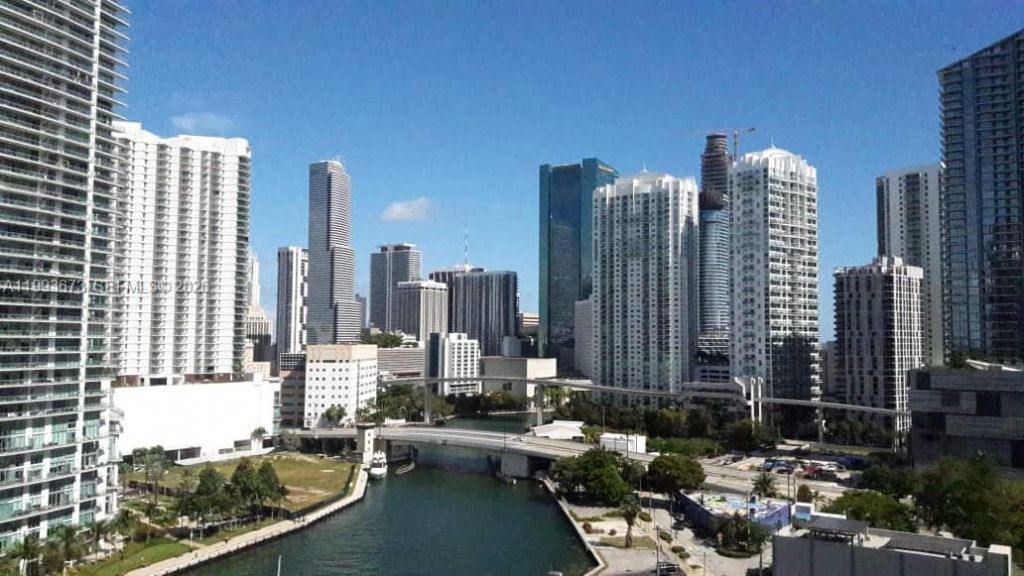 690 SW 1 Ct, Unit 1722, Miami, FL 33130 Photo
