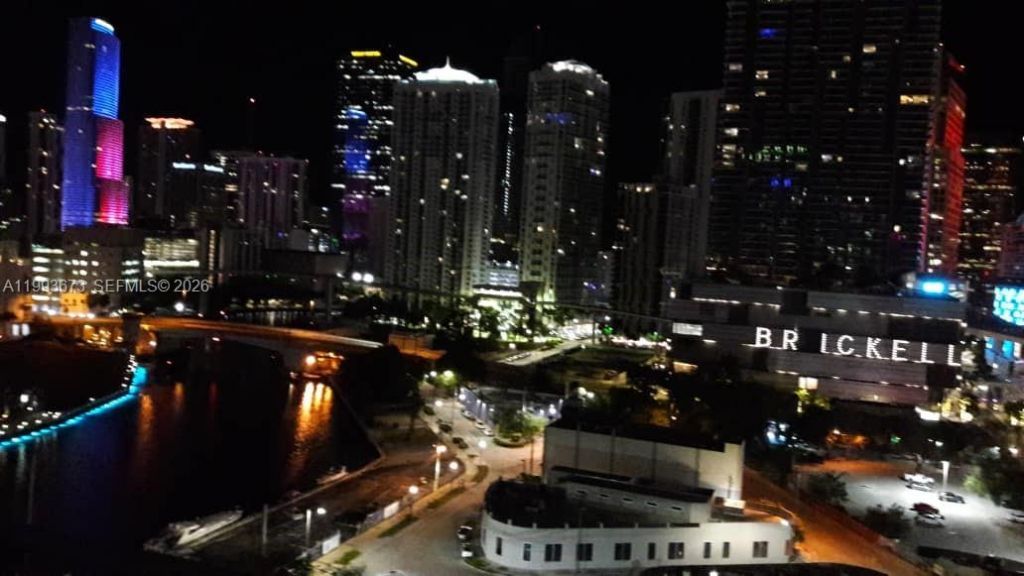 690 SW 1 Ct, Unit 1722, Miami, FL 33130 Photo