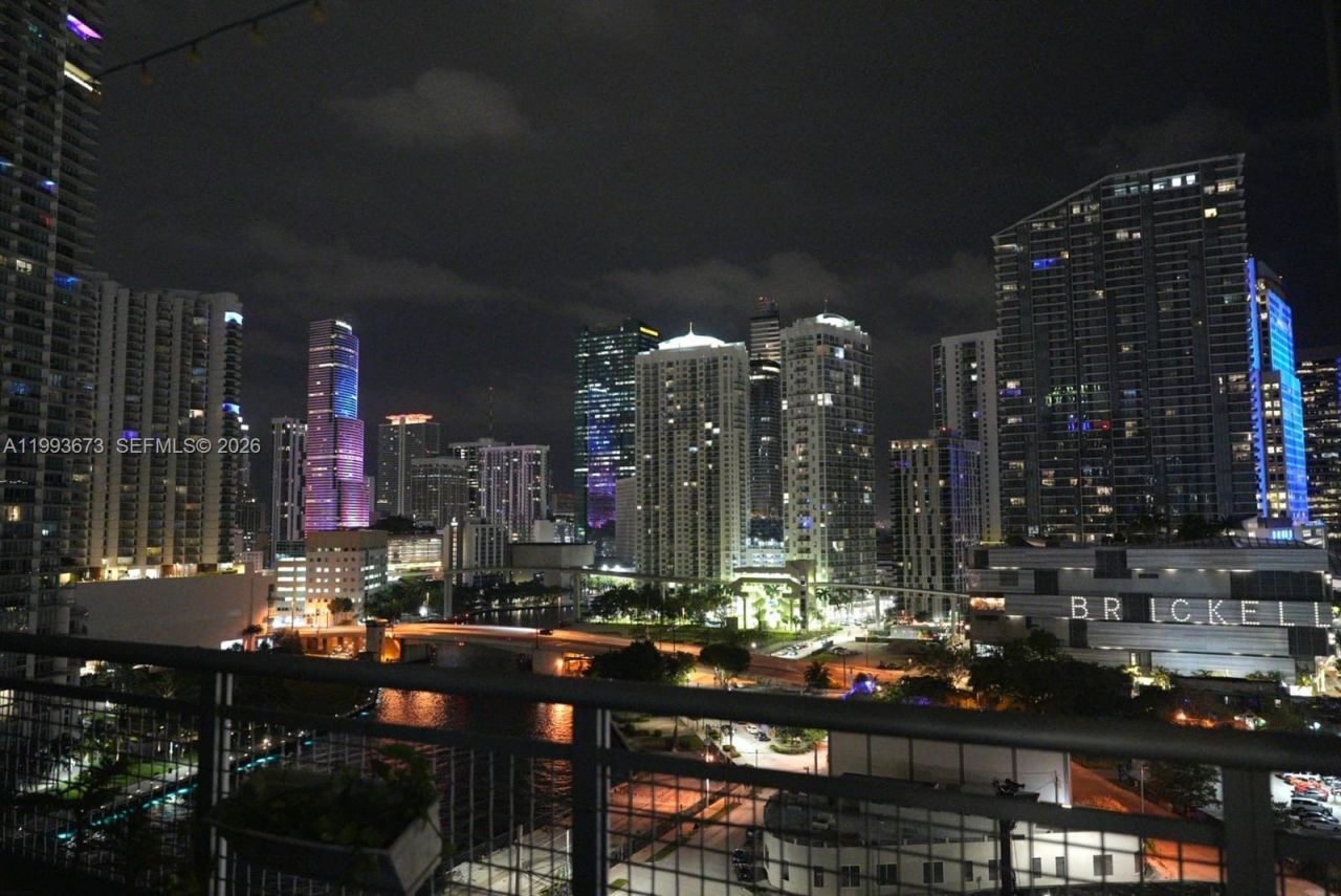 690 SW 1 Ct, Unit 1722, Miami, FL 33130 Photo