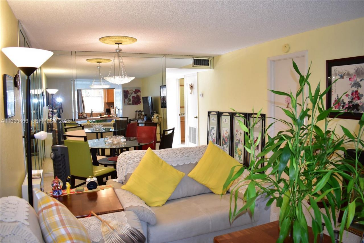 9881 Sunrise Lakes Blvd, Unit 207, Sunrise, FL 33322 Photo