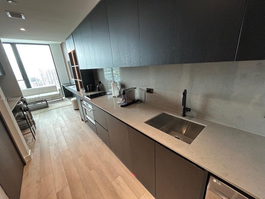 20 NE 11 St, Unit 3301, Miami, FL 33132 Photo
