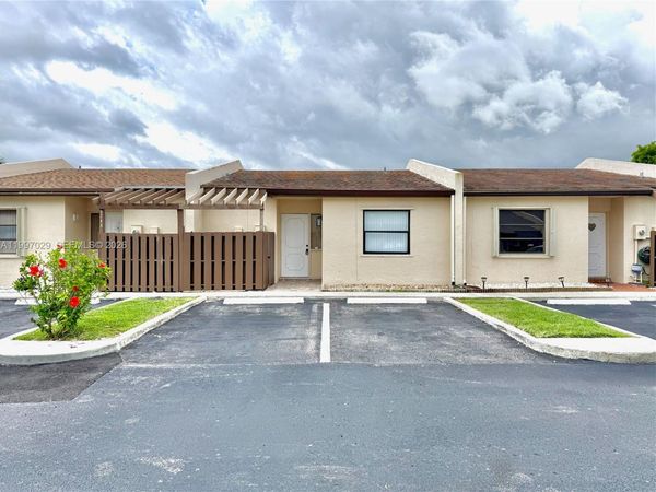 9254 NW 18th St , Pembroke Pines, FL 33024