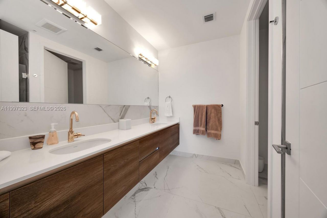 301 Altara Ave, Unit LPH914, Coral Gables, FL 33146 Photo