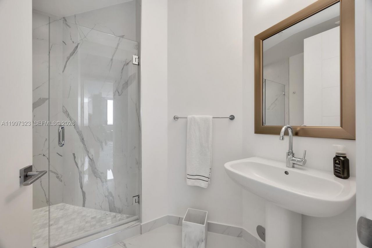 301 Altara Ave, Unit LPH914, Coral Gables, FL 33146 Photo