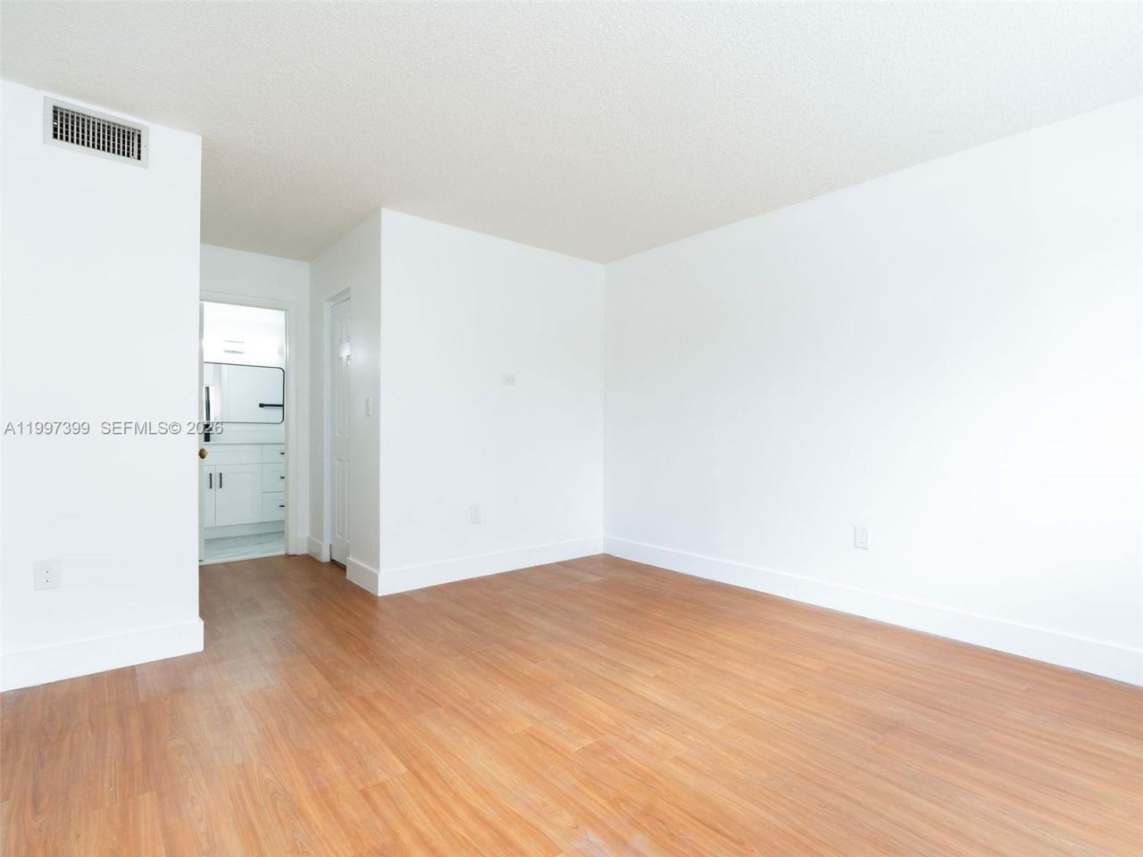 1490 W 42nd Pl, Unit 206, Hialeah, FL 33012 Photo