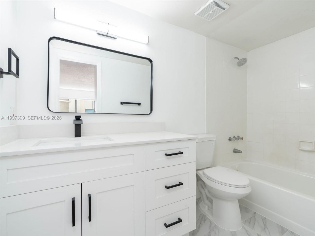 1490 W 42nd Pl, Unit 206, Hialeah, FL 33012 Photo