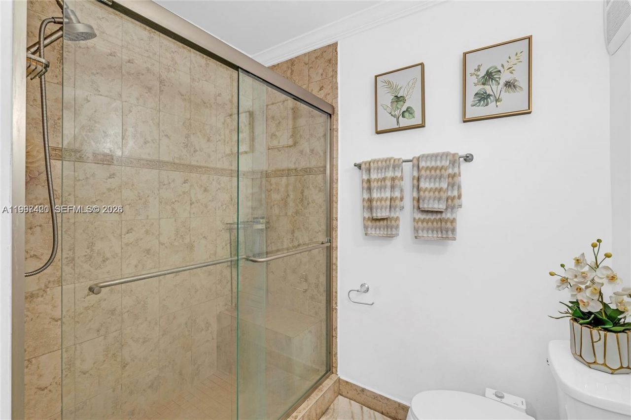 1675 W 57th St, Unit 514, Hialeah, FL 33012 Photo