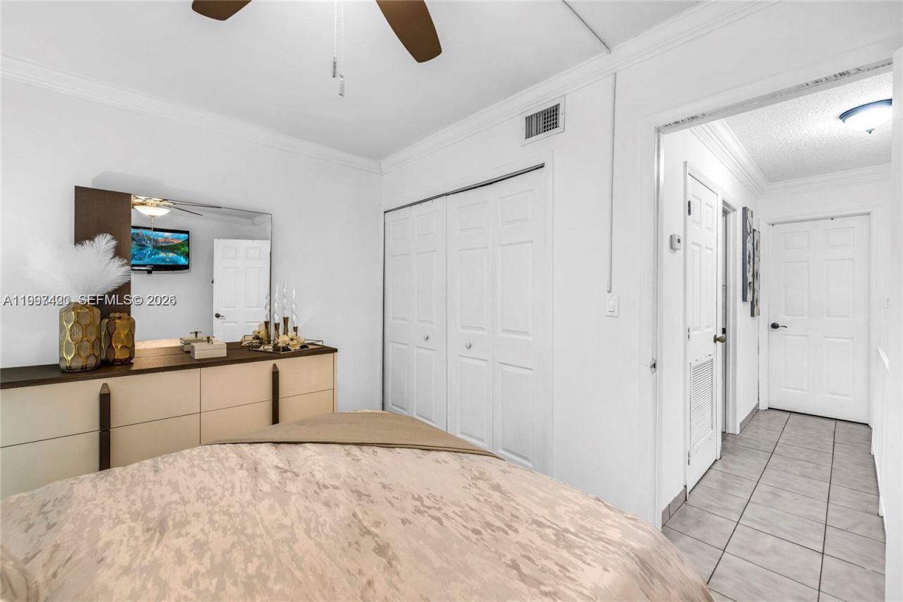 1675 W 57th St, Unit 514, Hialeah, FL 33012 Photo