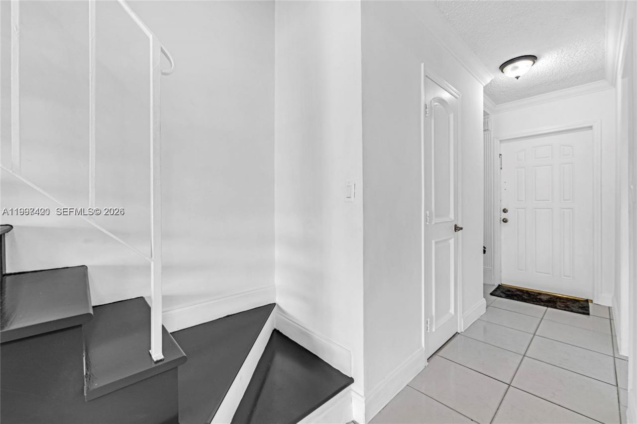 1675 W 57th St, Unit 514, Hialeah, FL 33012 Photo