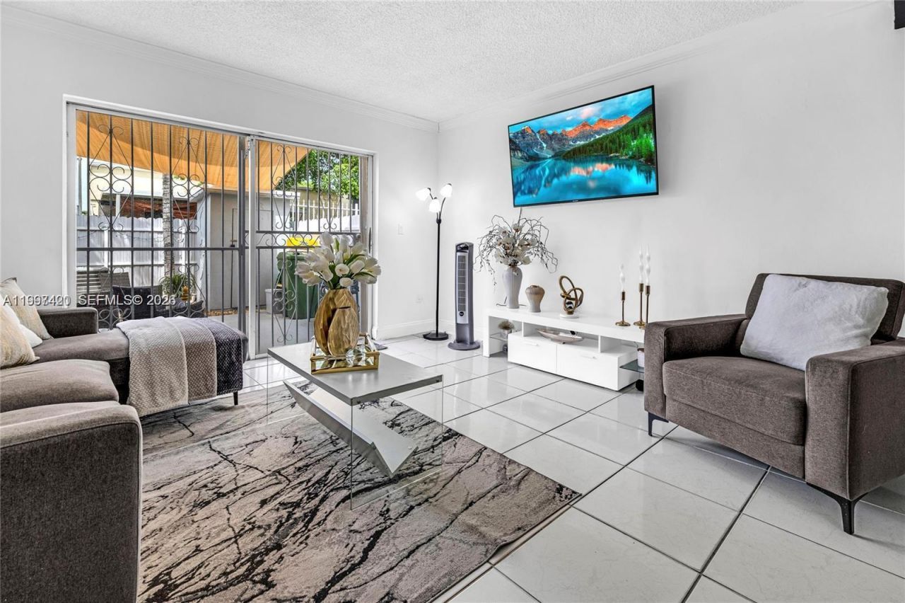 1675 W 57th St, Unit 514, Hialeah, FL 33012 Photo