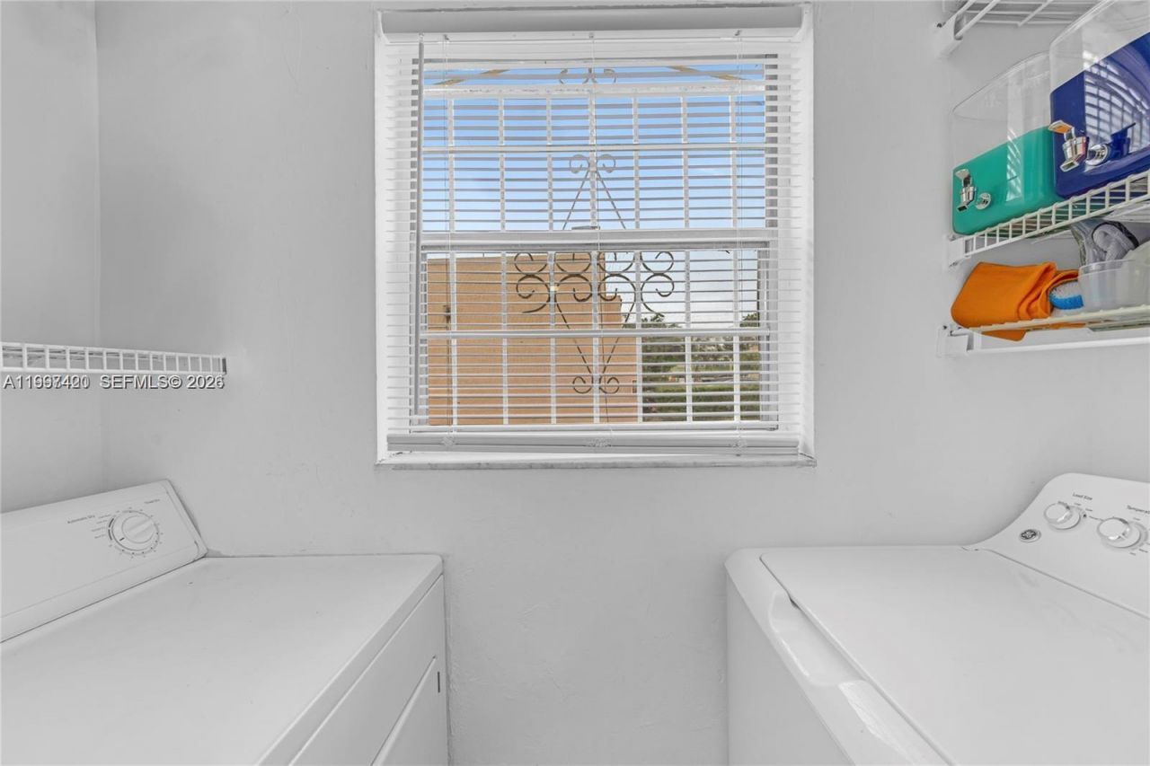 1675 W 57th St, Unit 514, Hialeah, FL 33012 Photo