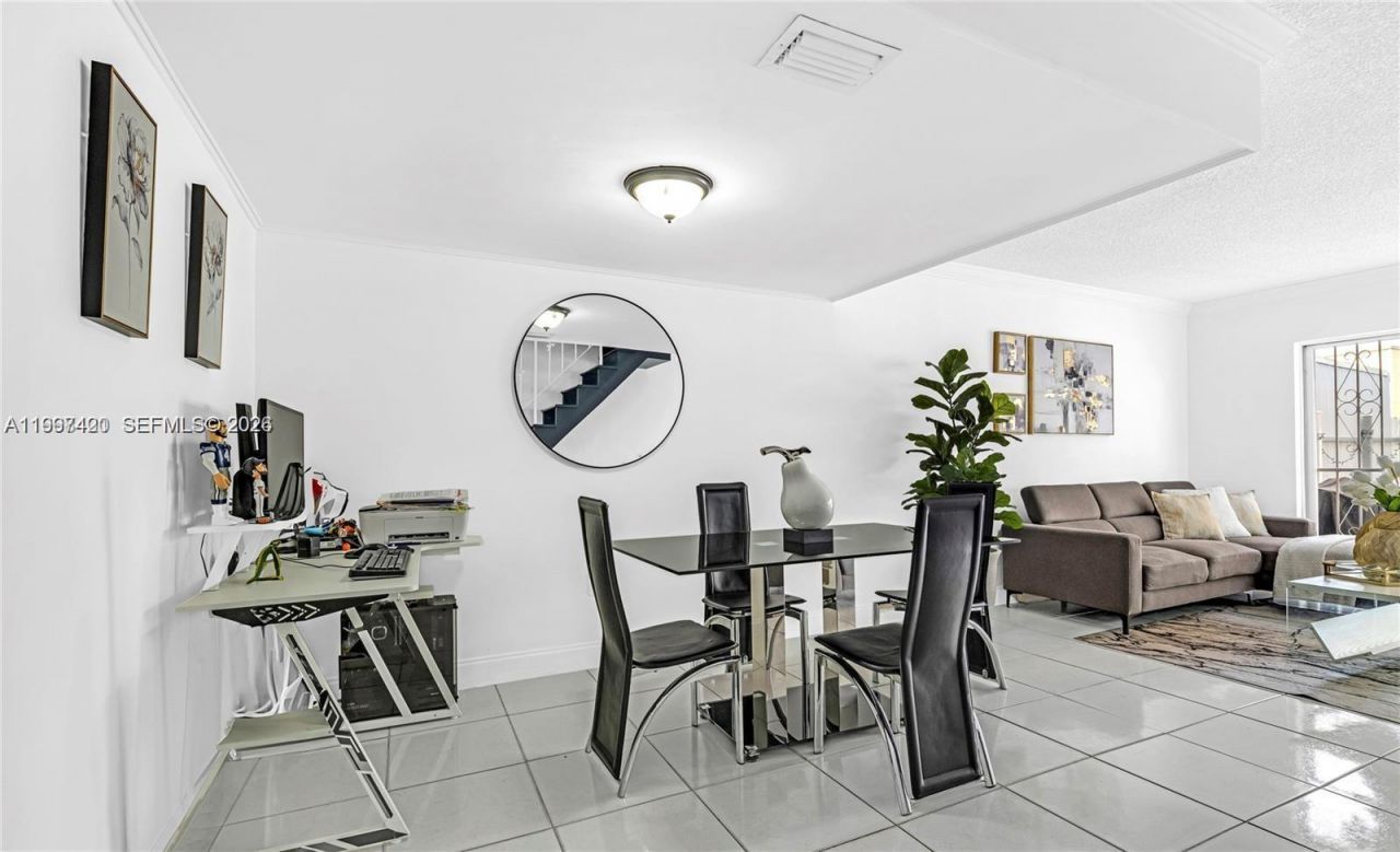 1675 W 57th St, Unit 514, Hialeah, FL 33012 Photo