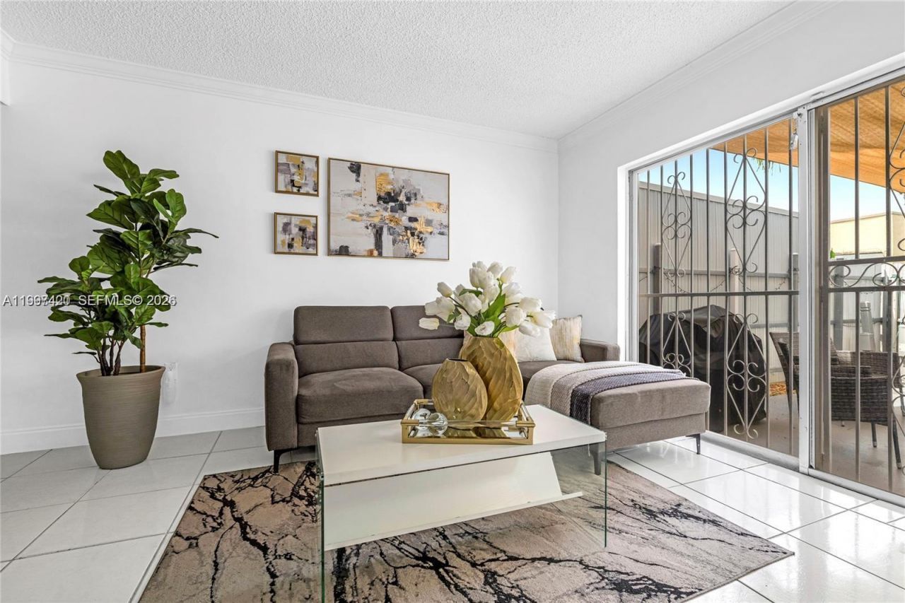 1675 W 57th St, Unit 514, Hialeah, FL 33012 Photo