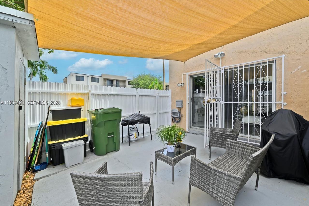 1675 W 57th St, Unit 514, Hialeah, FL 33012 Photo