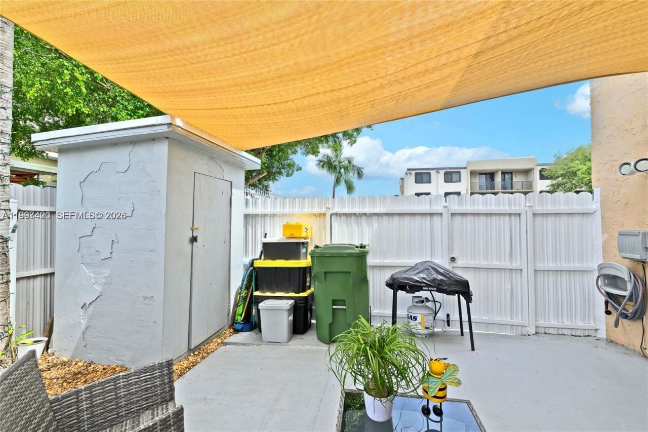 1675 W 57th St, Unit 514, Hialeah, FL 33012 Photo