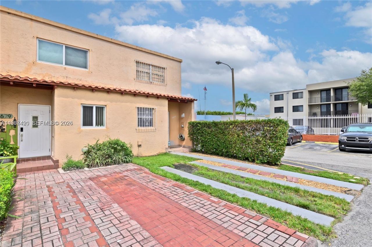1675 W 57th St, Unit 514, Hialeah, FL 33012 Photo