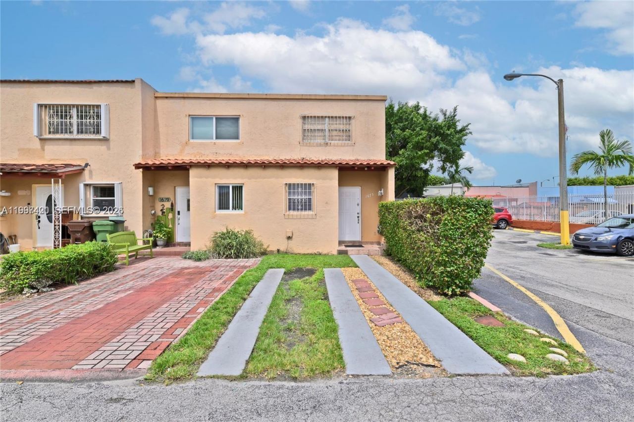 1675 W 57th St, Unit 514, Hialeah, FL 33012 Photo