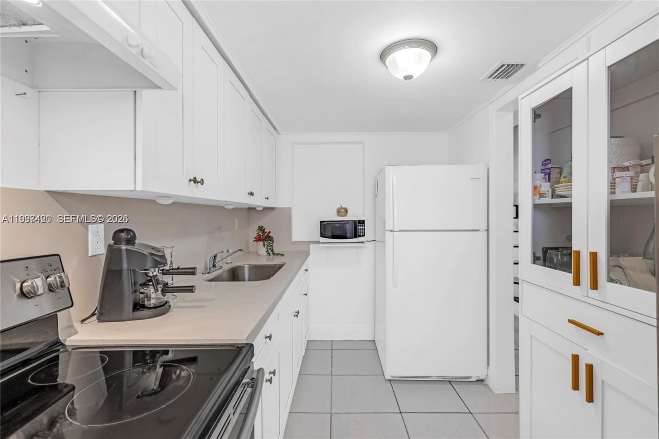 1675 W 57th St, Unit 514, Hialeah, FL 33012 Photo