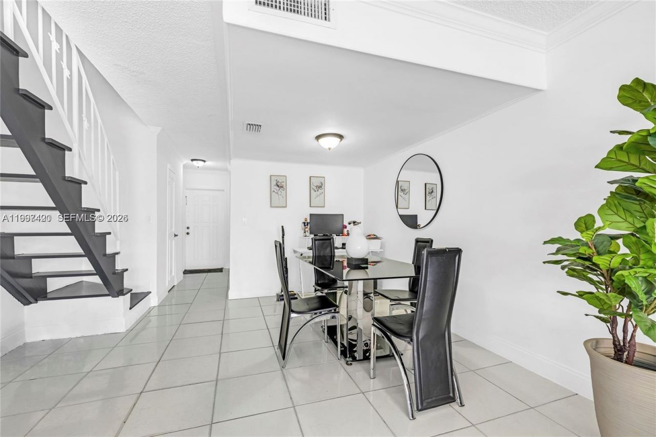 1675 W 57th St, Unit 514, Hialeah, FL 33012 Photo