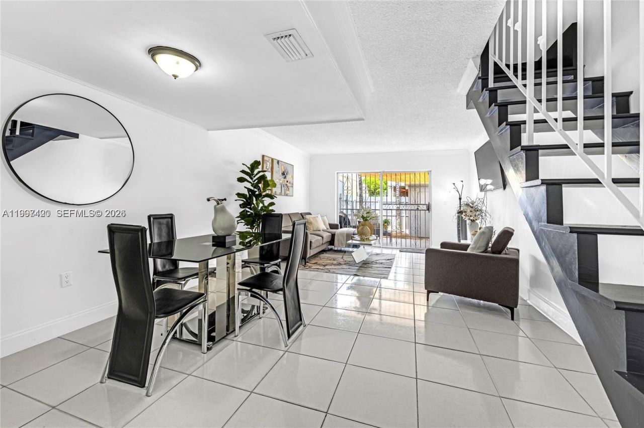 1675 W 57th St, Unit 514, Hialeah, FL 33012 Photo