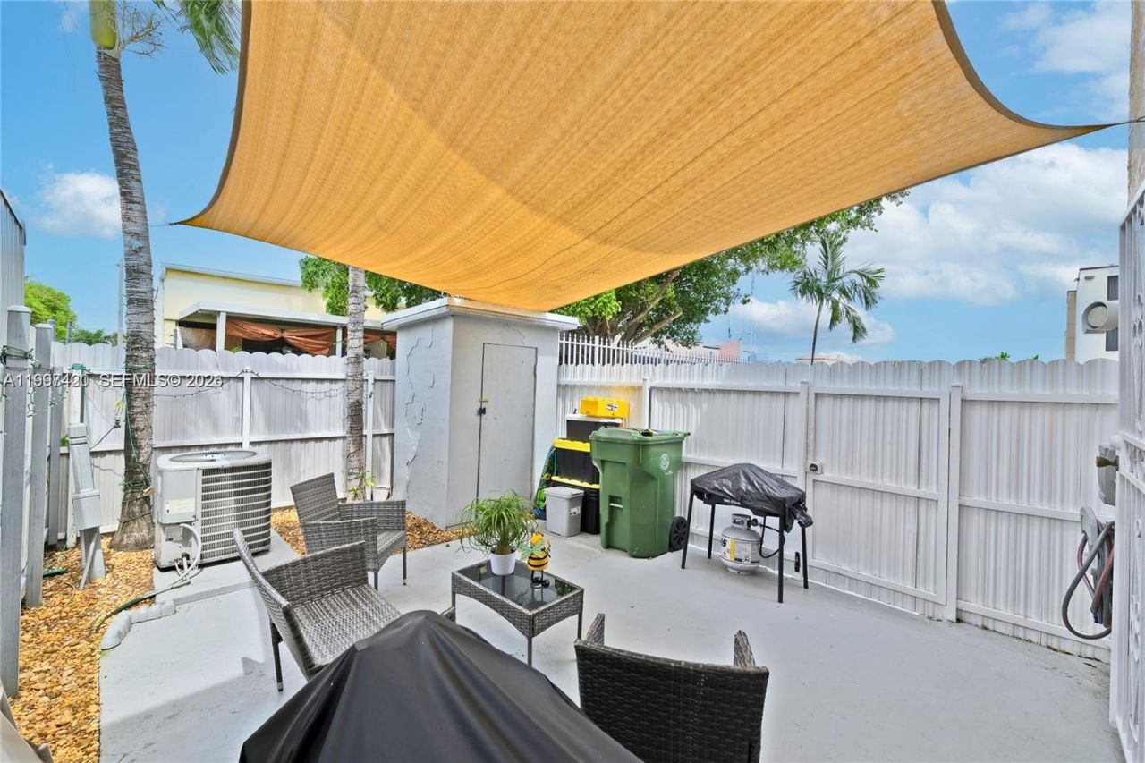 1675 W 57th St, Unit 514, Hialeah, FL 33012 Photo