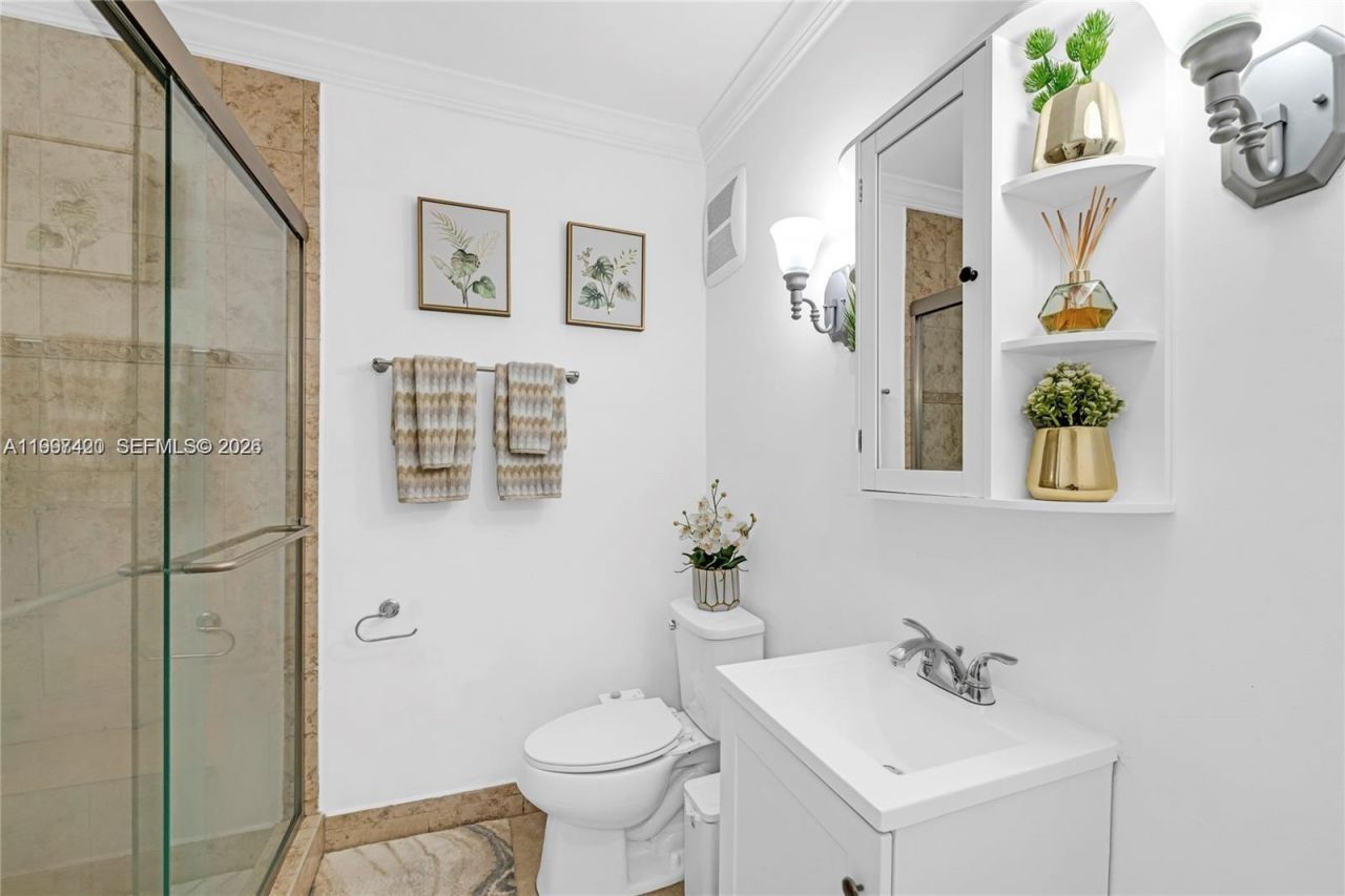 1675 W 57th St, Unit 514, Hialeah, FL 33012 Photo