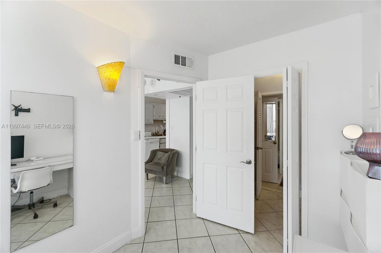 100 Lincoln Rd, Unit 638, Miami Beach, FL 33139 Photo