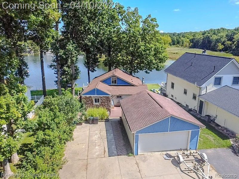 16431 Oak Hill Drive , Argentine Township, MI 48430 Main Photo