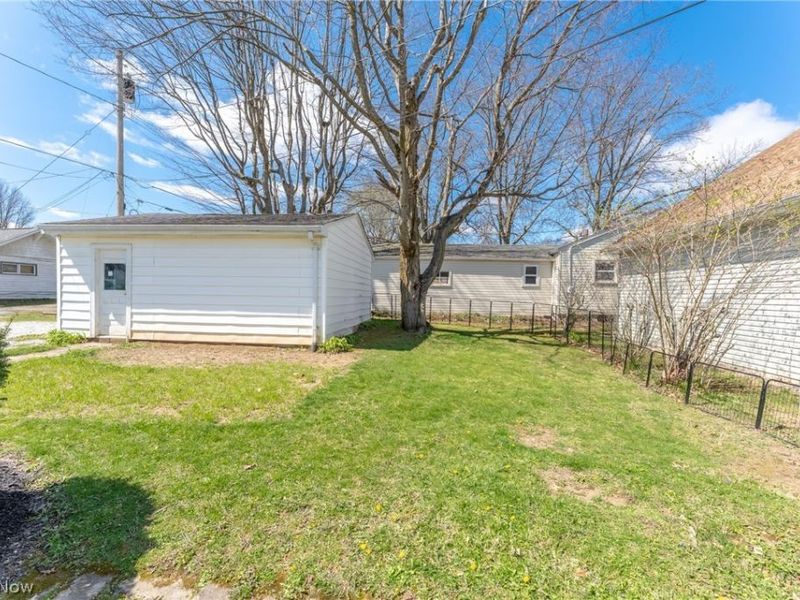 1539 Parkway Boulevard, Alliance, OH 44601 Photo 6