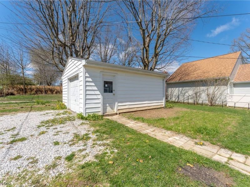 1539 Parkway Boulevard, Alliance, OH 44601 Photo 9