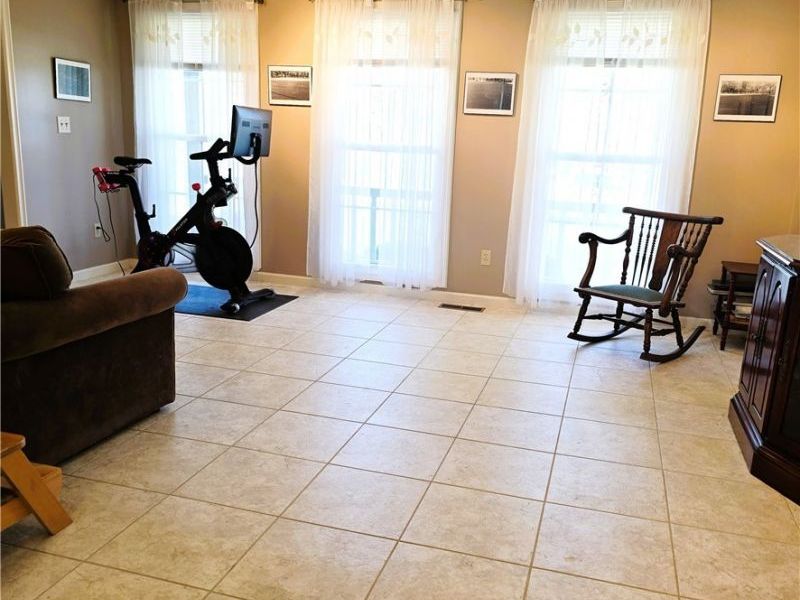 9898 Lakeview Circle , Strongsville, OH 44136 Photo 11