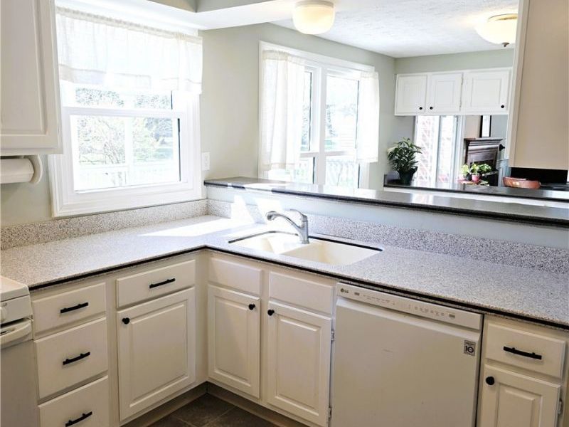 9898 Lakeview Circle , Strongsville, OH 44136 Photo 2