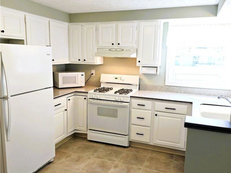 9898 Lakeview Circle , Strongsville, OH 44136 Photo 3