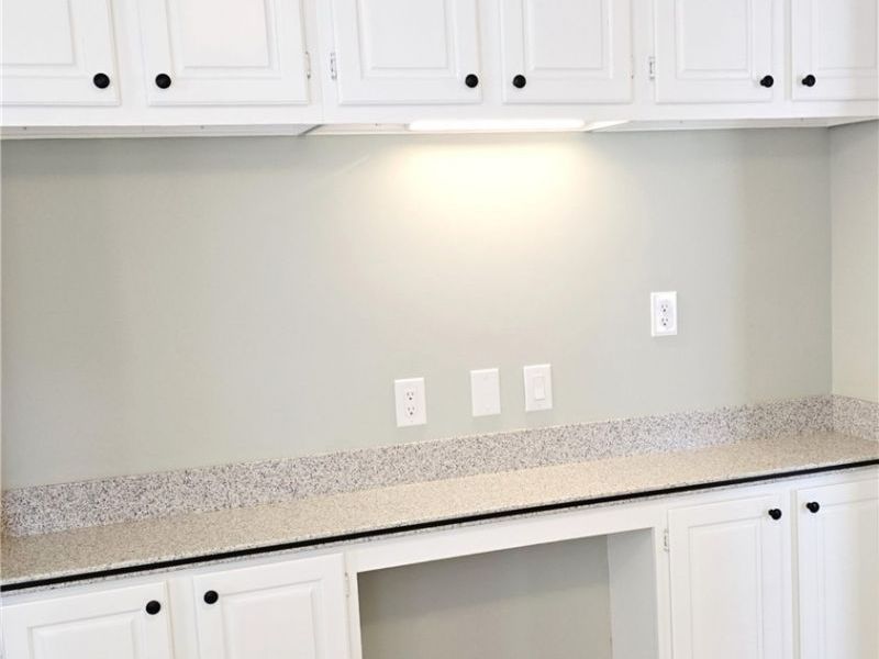 9898 Lakeview Circle , Strongsville, OH 44136 Photo 4