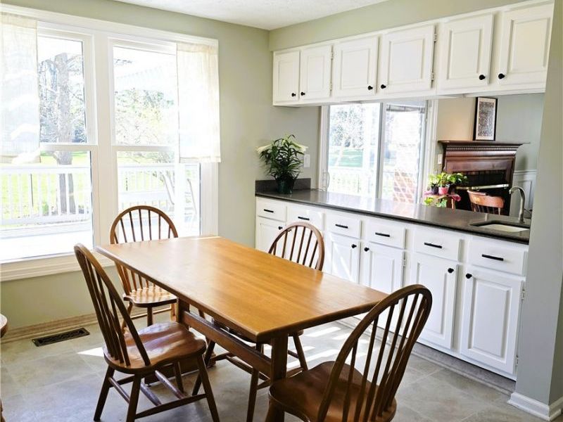 9898 Lakeview Circle , Strongsville, OH 44136 Photo 5