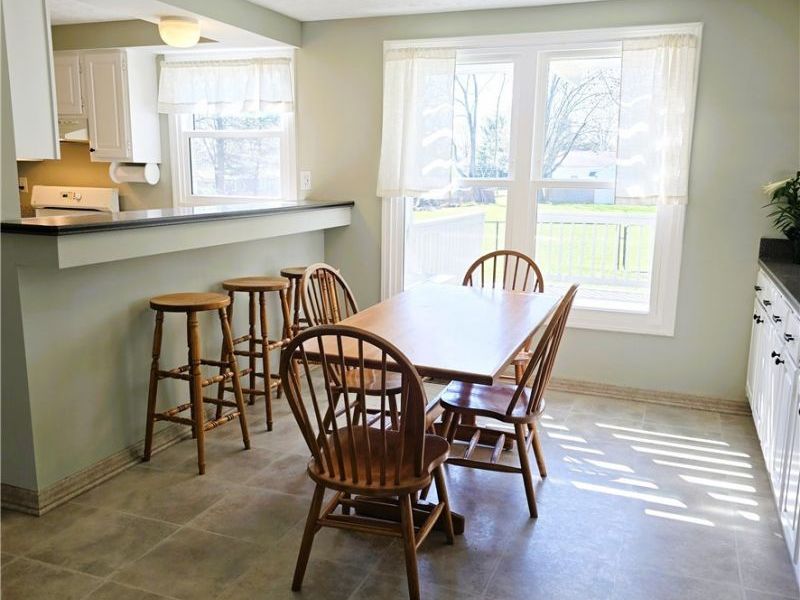 9898 Lakeview Circle , Strongsville, OH 44136 Photo 6