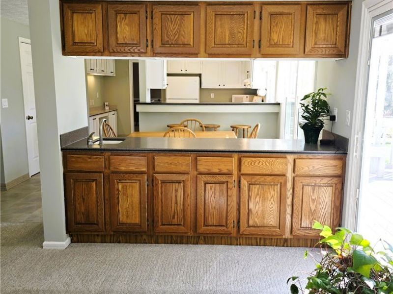 9898 Lakeview Circle , Strongsville, OH 44136 Photo 8