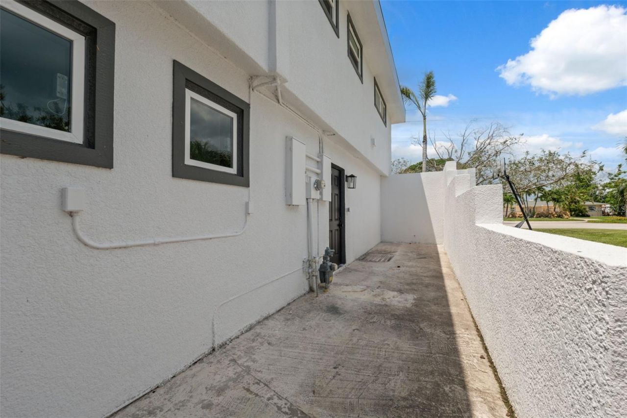 900 79th Street S, Saint Petersburg, FL 33707 Photo